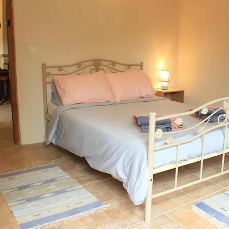 Lovely 4-bed House In Biron Dom wakacyjny *