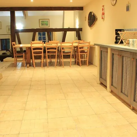 Lovely 4-bed House In Biron