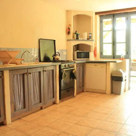 Lovely 4-bed House In Biron Lacapelle-Biron