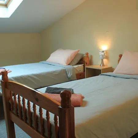 Lovely 4-bed House In Biron *