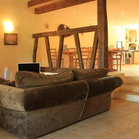 Lovely 4-bed House In Biron