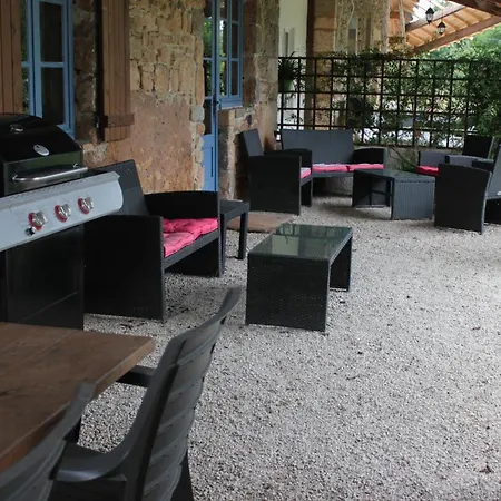 Lovely 4-bed House In Biron