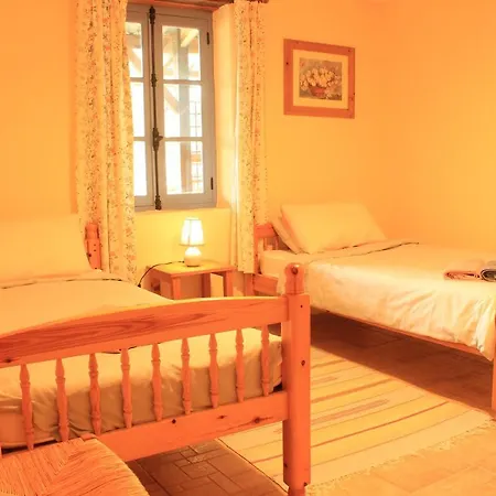 Lovely 4-bed House In Biron Lacapelle-Biron