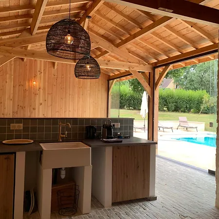 Lovely 8 Persons House In Alles-Sur-Dordogne